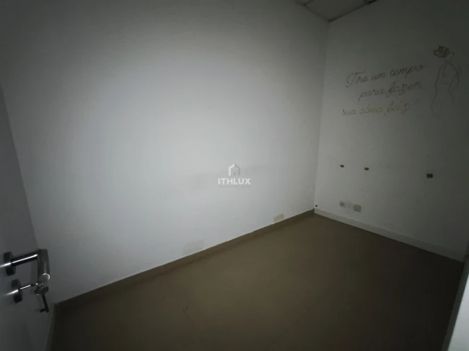 Negócio para Venda em Santo António dos Cavaleiros e Frielas Foto 14