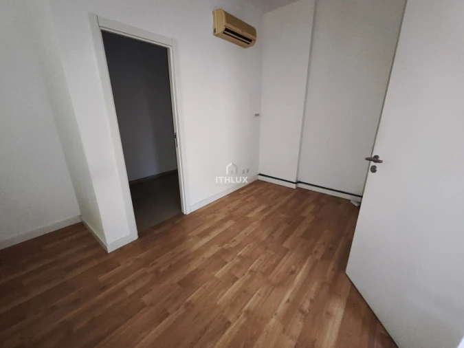 Negócio para Venda em Santo António dos Cavaleiros e Frielas Foto 18