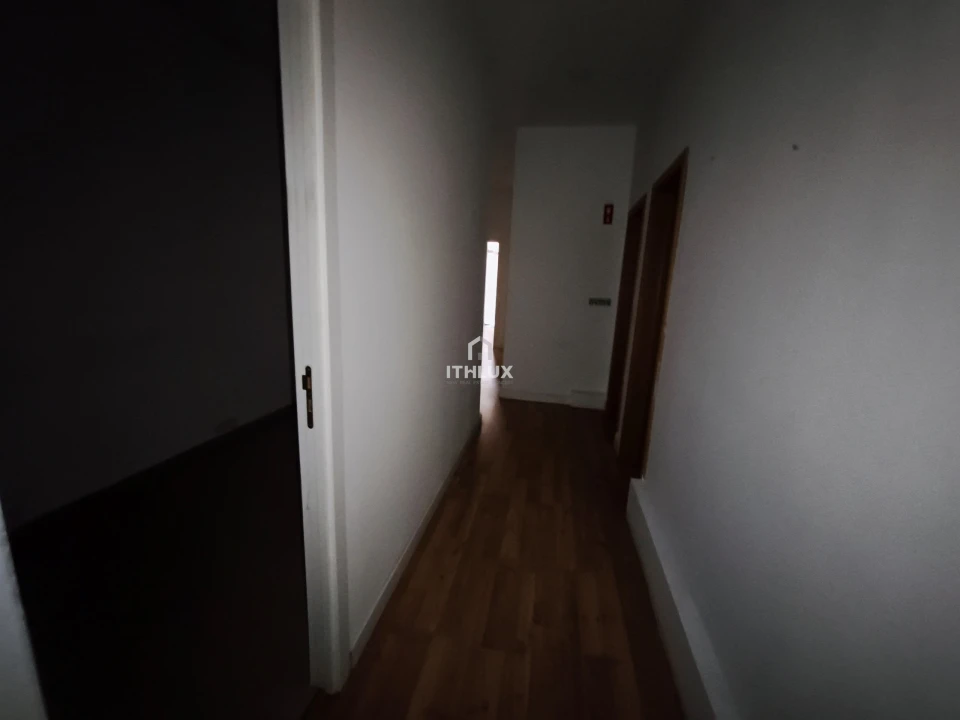 Negócio para Venda em Santo António dos Cavaleiros e Frielas Foto 12