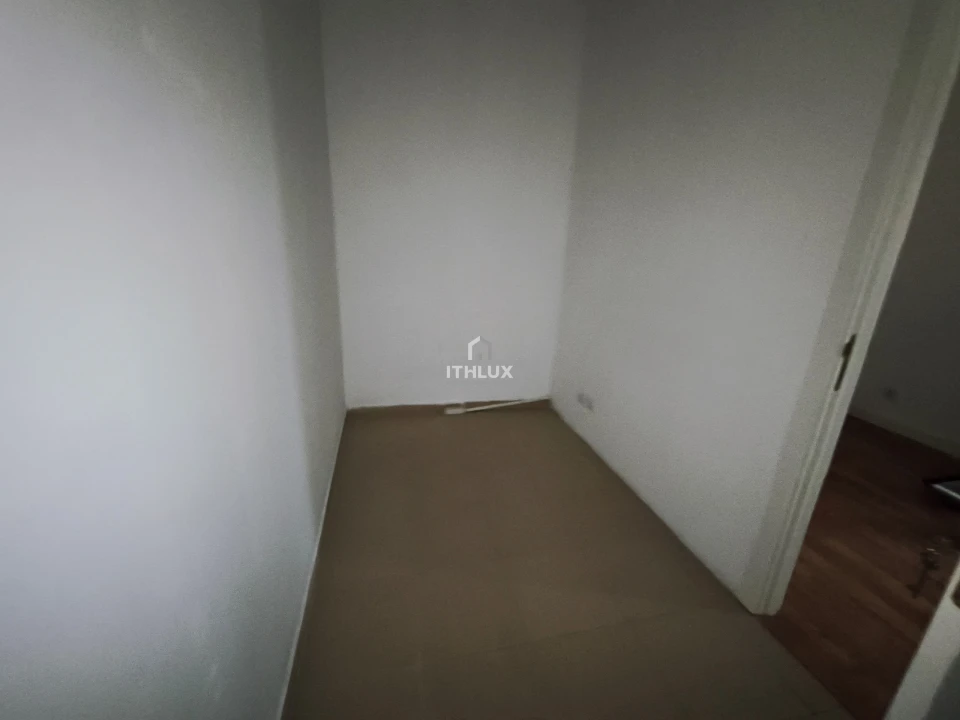 Negócio para Venda em Santo António dos Cavaleiros e Frielas Foto 19