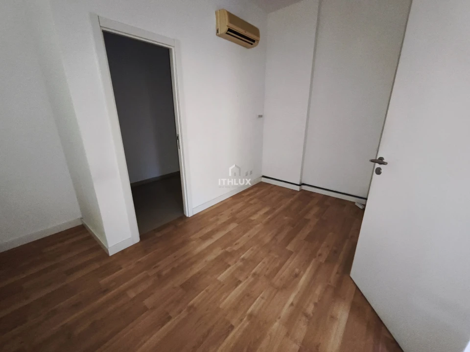 Negócio para Venda em Santo António dos Cavaleiros e Frielas Foto 18