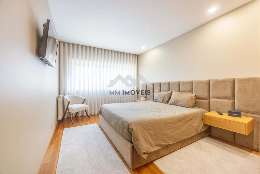 Terreno para Venda em Cidade da Maia Foto 9