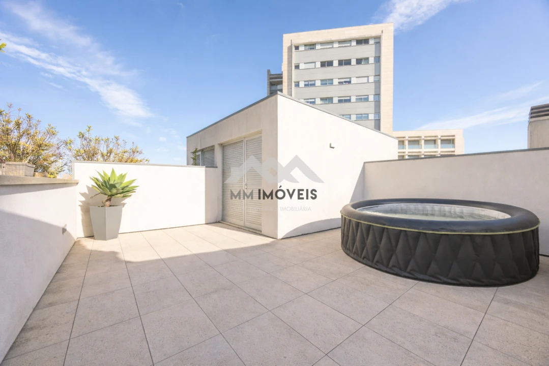 Terreno para Venda em Cidade da Maia Foto 2