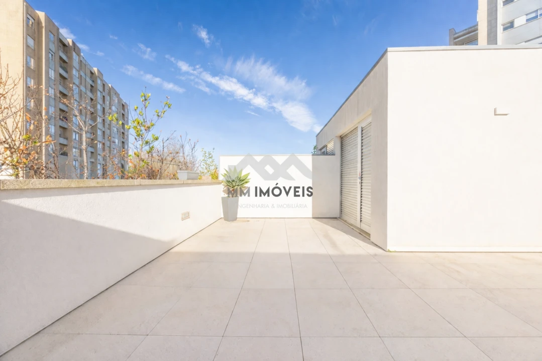 Terreno para Venda em Cidade da Maia Foto 8