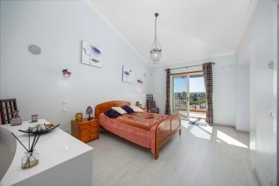 Apartamento T4 para Venda em Guia