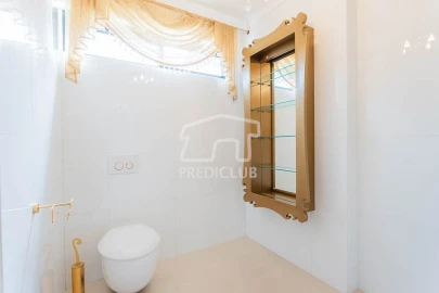 Moradia T5 para Venda em São Martinho