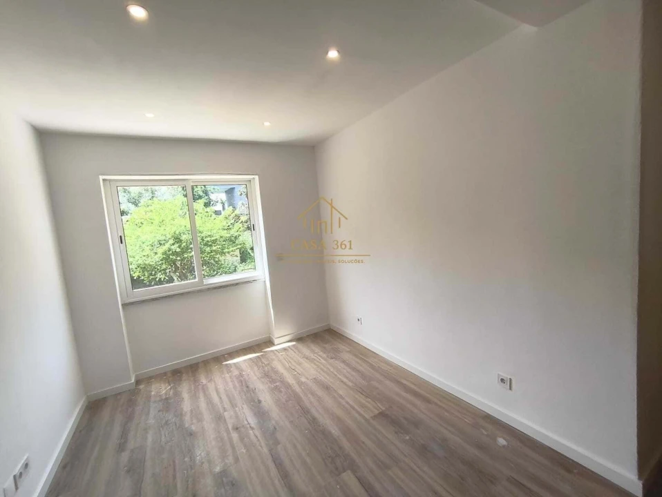 Apartamento T2 para Venda em Algueirão-Mem Martins Foto 4