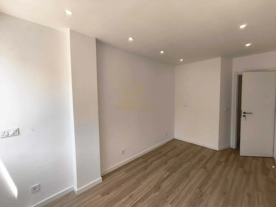 Apartamento T2 para Venda em Algueirão-Mem Martins Foto 14