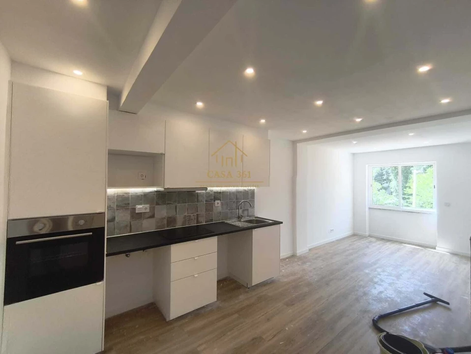 Apartamento T2 para Venda em Algueirão-Mem Martins Foto 1