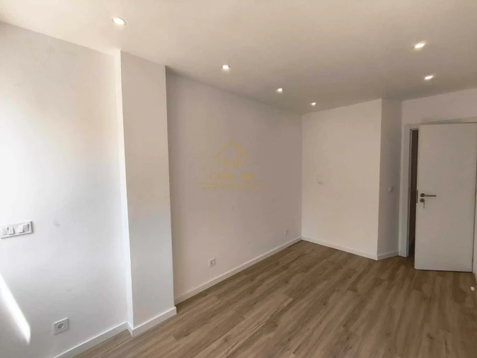 Apartamento T2 para Venda em Algueirão-Mem Martins Foto 14