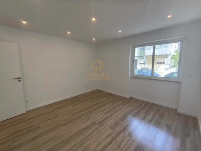 Apartamento T2 para Venda em Algueirão-Mem Martins Foto 7