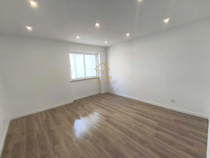 Apartamento T2 para Venda em Algueirão-Mem Martins Foto 9