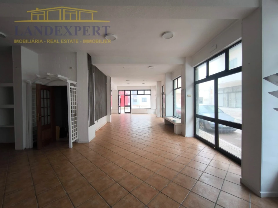 Loja para Arrendamento em Armação de Pera Foto 5