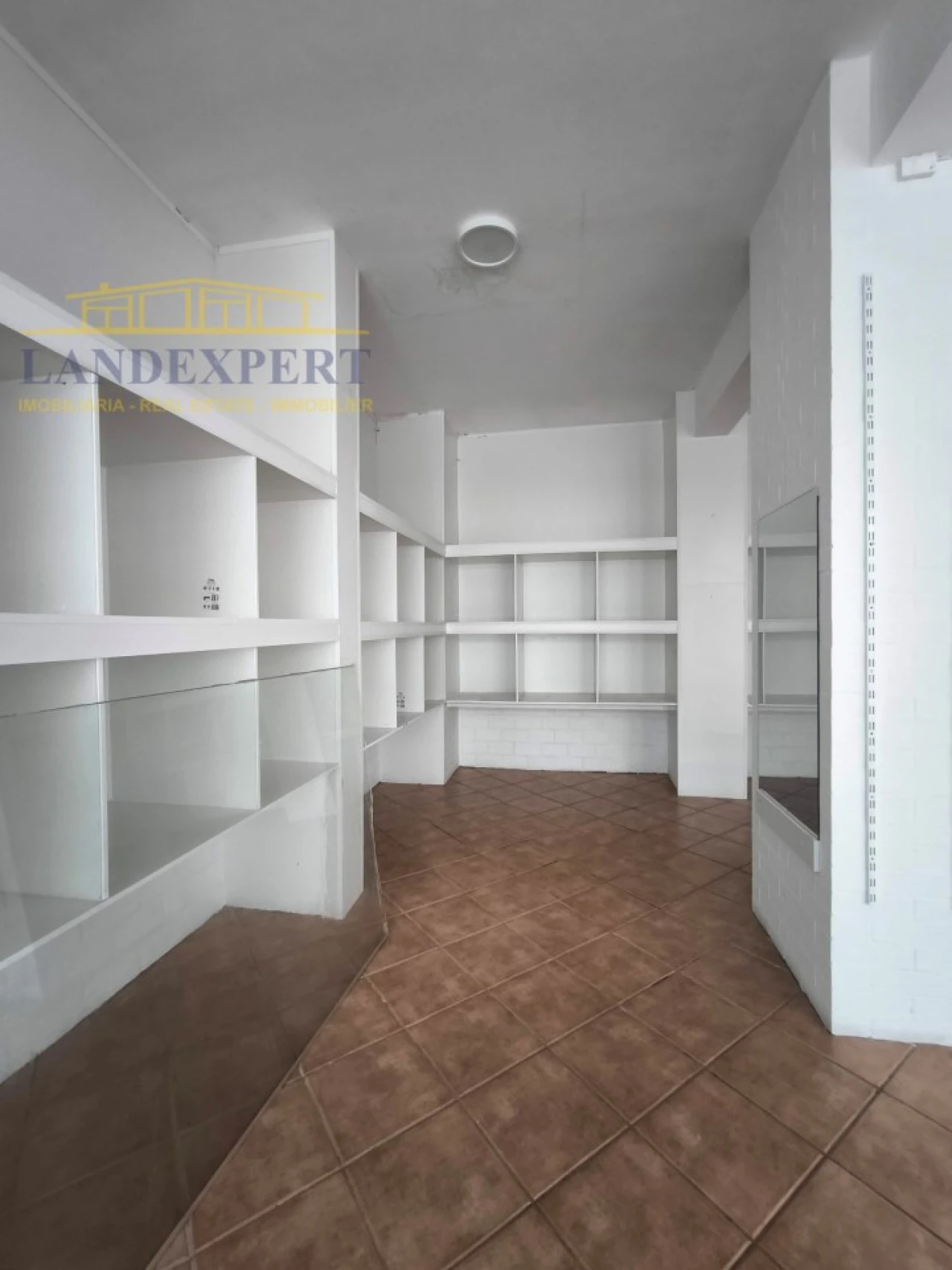 Loja para Arrendamento em Armação de Pera Foto 6