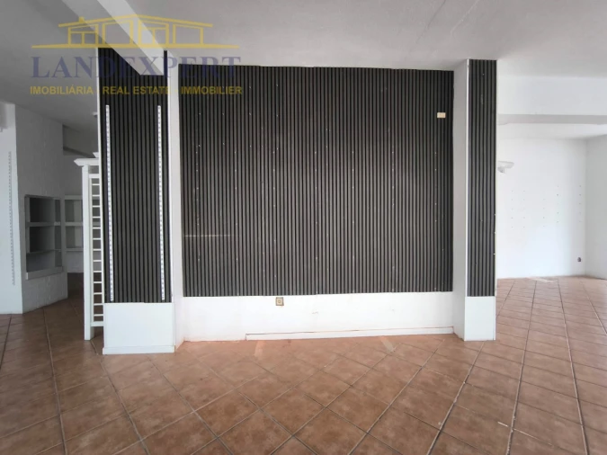 Loja para Arrendamento em Armação de Pera Foto 2