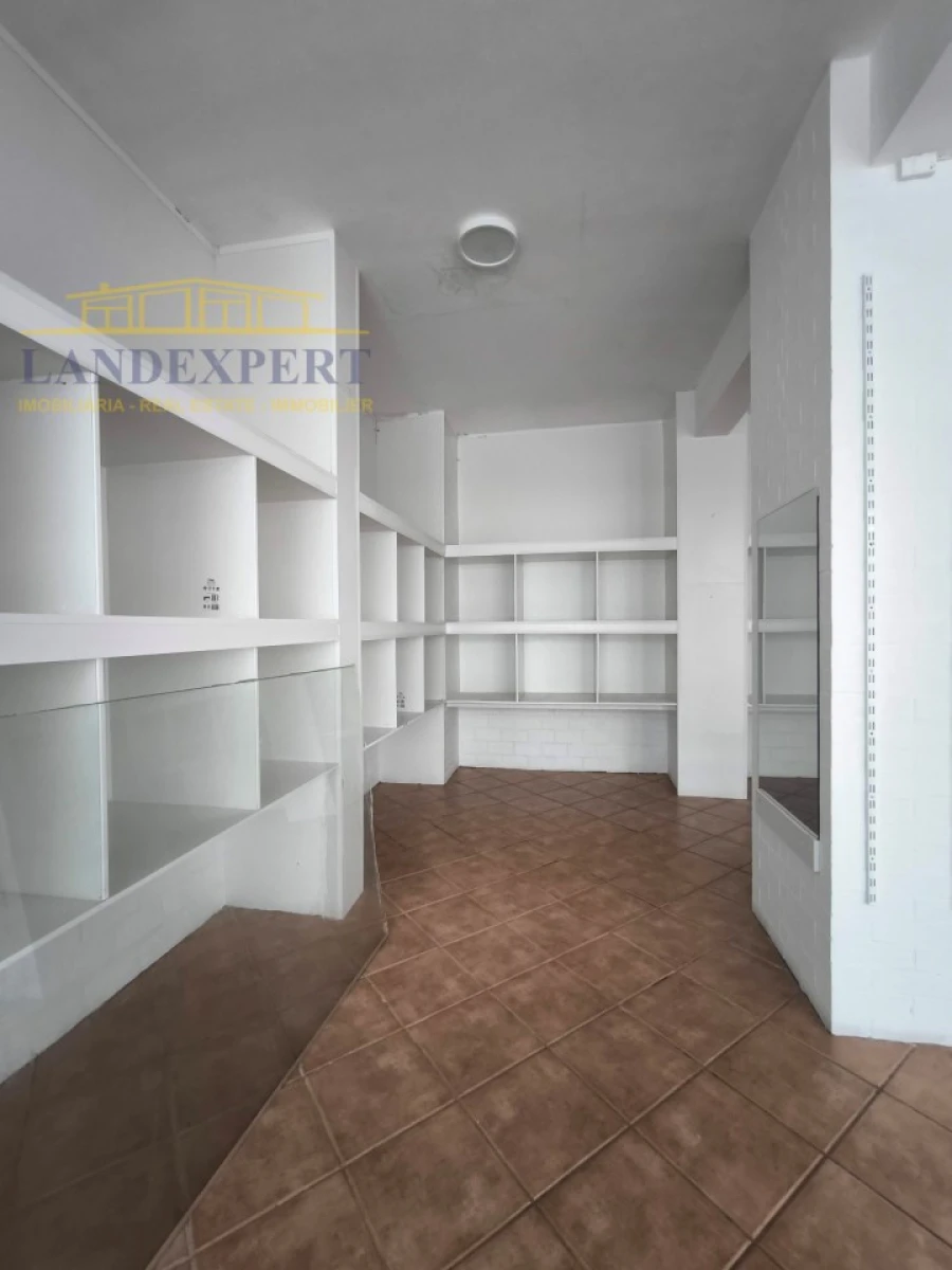 Loja para Arrendamento em Armação de Pera Foto 6