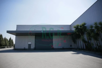 Armazém para Arrendamento em Fânzeres e São Pedro da Cova