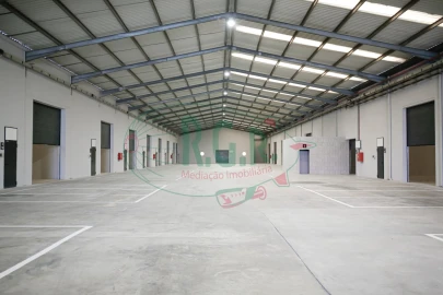 Armazém para Arrendamento em Fânzeres e São Pedro da Cova