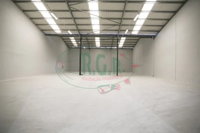 Armazém para Arrendamento em Fânzeres e São Pedro da Cova