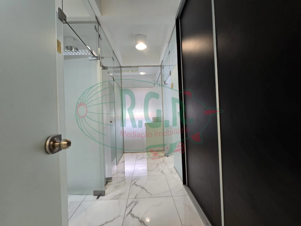 Negócio para Arrendamento em Gondomar (São Cosme), Valbom e Jovim Foto 13