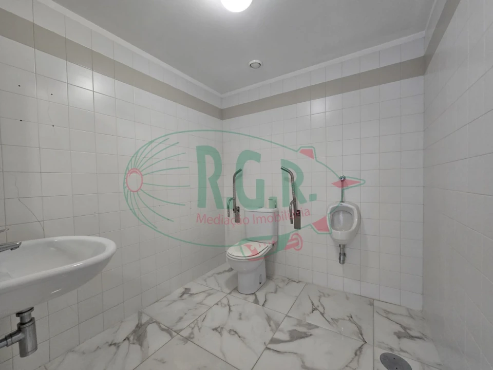 Negócio para Arrendamento em Gondomar (São Cosme), Valbom e Jovim Foto 11