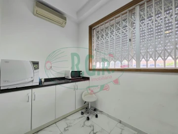 Negócio para Arrendamento em Gondomar (São Cosme), Valbom e Jovim