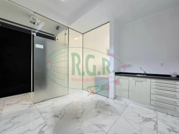 Negócio para Arrendamento em Gondomar (São Cosme), Valbom e Jovim