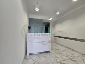 Negócio para Arrendamento em Gondomar (São Cosme), Valbom e Jovim