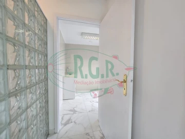 Negócio para Arrendamento em Gondomar (São Cosme), Valbom e Jovim