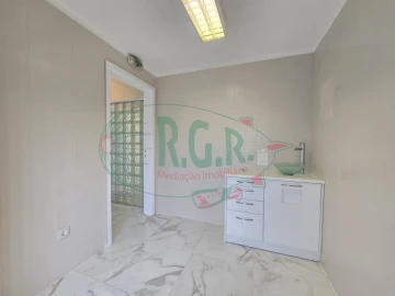 Negócio para Arrendamento em Gondomar (São Cosme), Valbom e Jovim