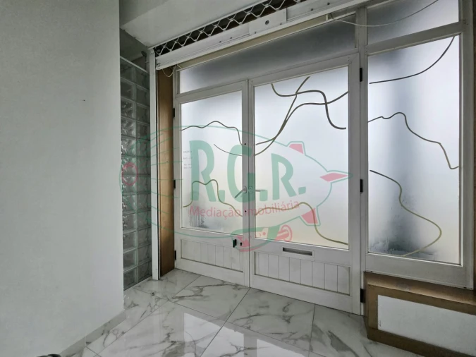 Negócio para Arrendamento em Gondomar (São Cosme), Valbom e Jovim Foto 2