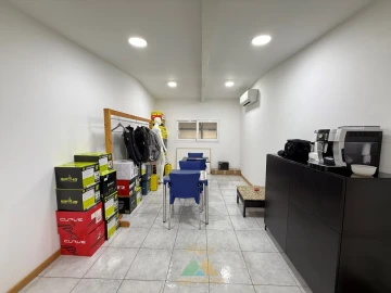 Armazém para Venda em Ponte da Barca, V.N. Muía, Paço Vedro Magalhães