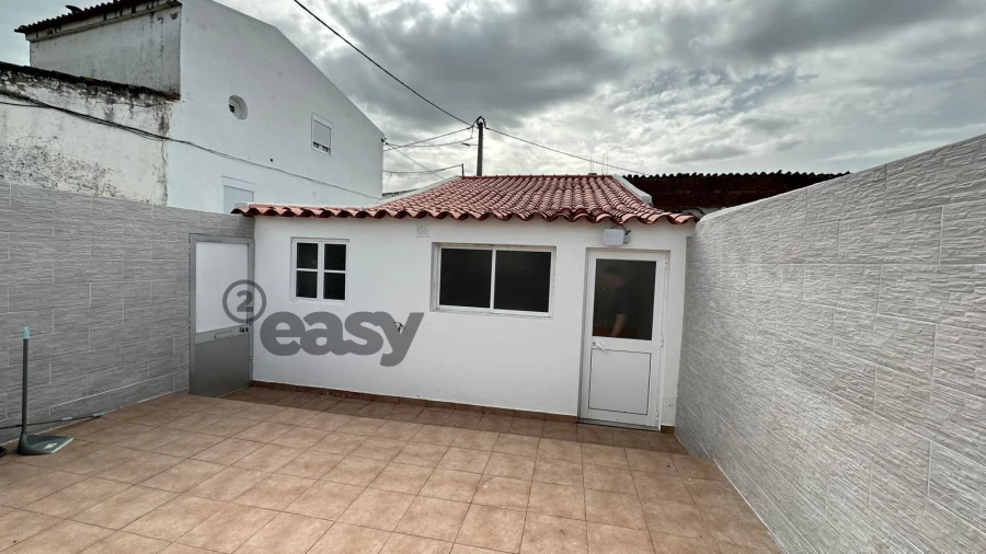 Moradia T2 para Venda em Selmes Foto 2