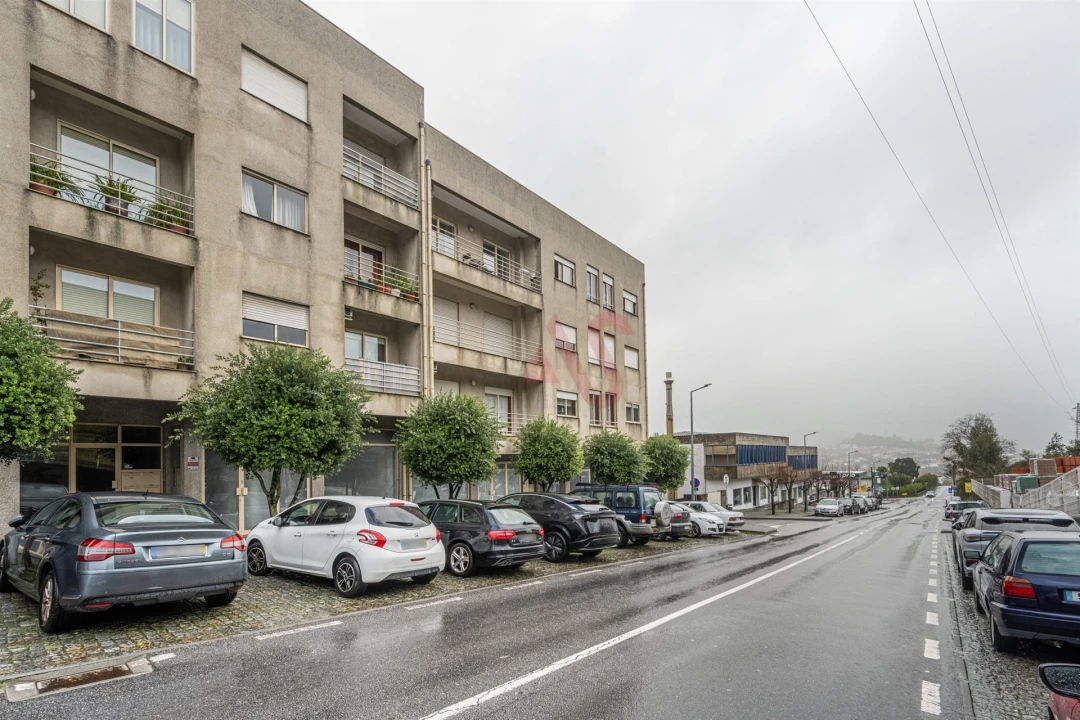 Apartamento T2 para Arrendamento em Azurem Foto 1