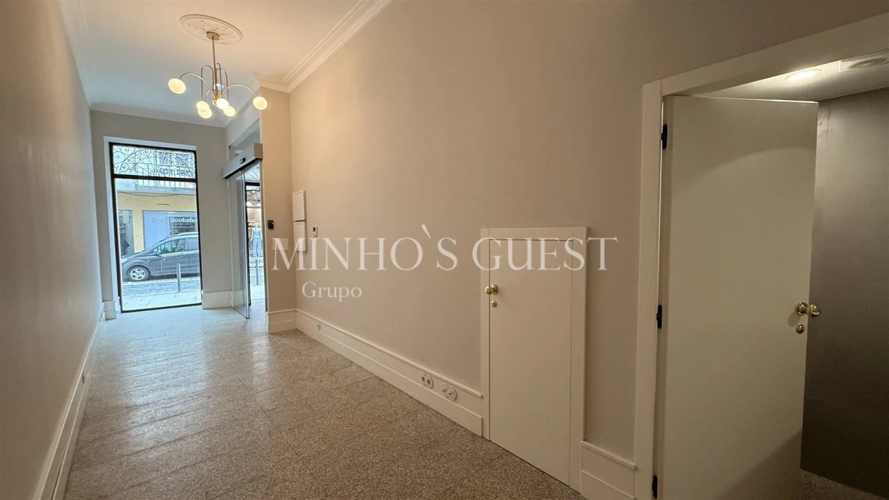 Loja para Arrendamento em Braga (Maximinos, Sé e Cividade) Foto 2