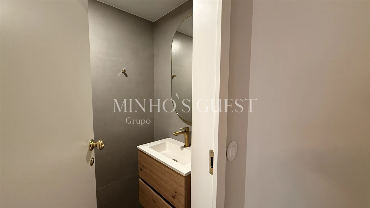 Loja para Arrendamento em Braga (Maximinos, Sé e Cividade) Foto 8