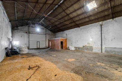 Armazém para Venda em São Manços e São Vicente do Pigeiro