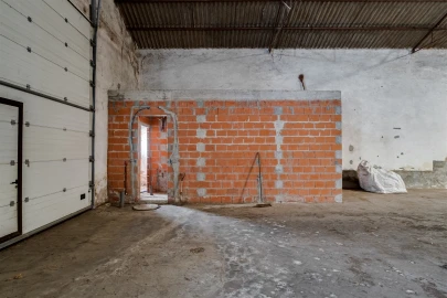 Armazém para Venda em São Manços e São Vicente do Pigeiro