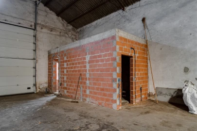 Armazém para Venda em São Manços e São Vicente do Pigeiro