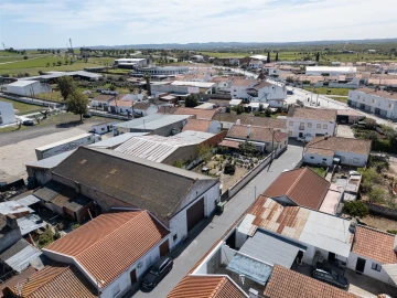 Armazém para Venda em São Manços e São Vicente do Pigeiro