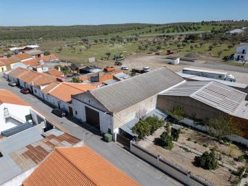 Armazém para Venda em São Manços e São Vicente do Pigeiro