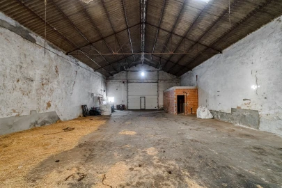 Armazém para Venda em São Manços e São Vicente do Pigeiro