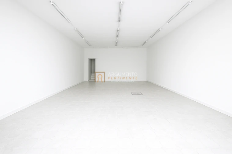 Loja para Venda em Cidade da Maia Foto 2