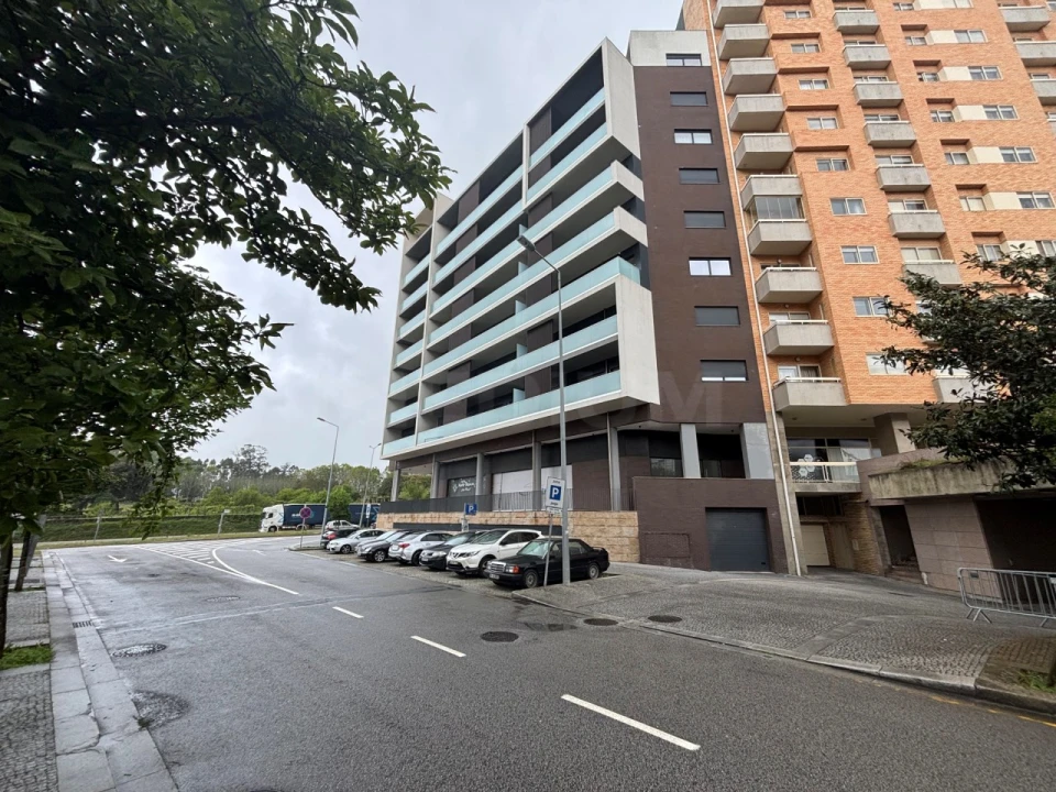 Loja para Venda em Cidade da Maia Foto 1