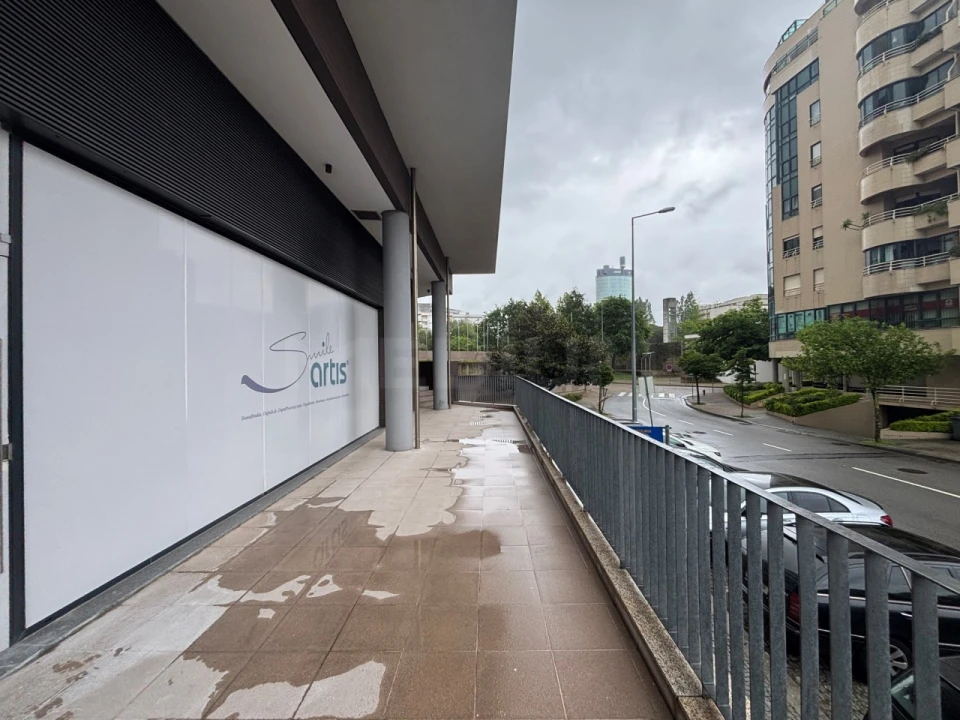 Loja para Venda em Cidade da Maia Foto 2