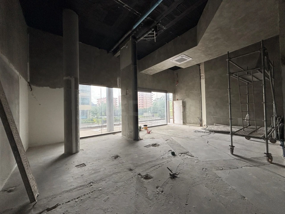 Loja para Venda em Cidade da Maia Foto 4