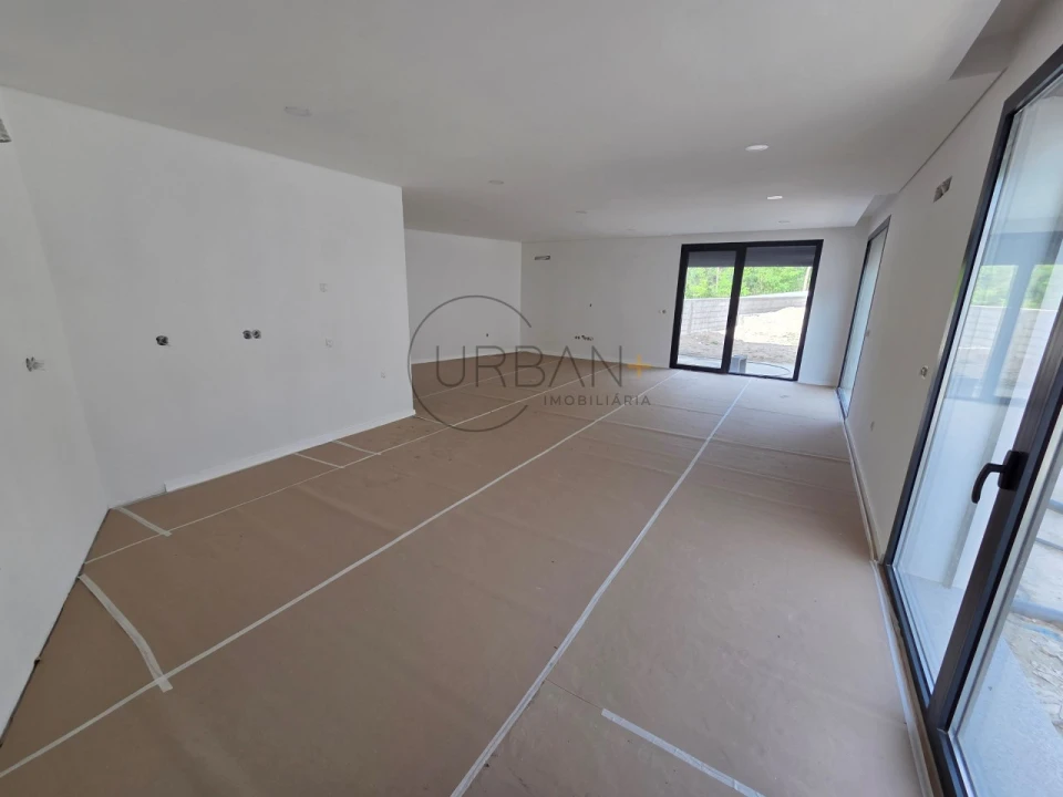 Moradia T4 para Venda em São João de Lourosa Foto 4