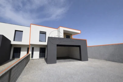 Moradia T4 para Venda em São João de Lourosa