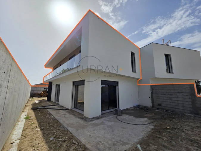 Moradia T4 para Venda em São João de Lourosa Foto 3