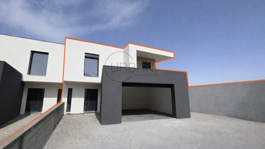 Moradia T4 para Venda em São João de Lourosa